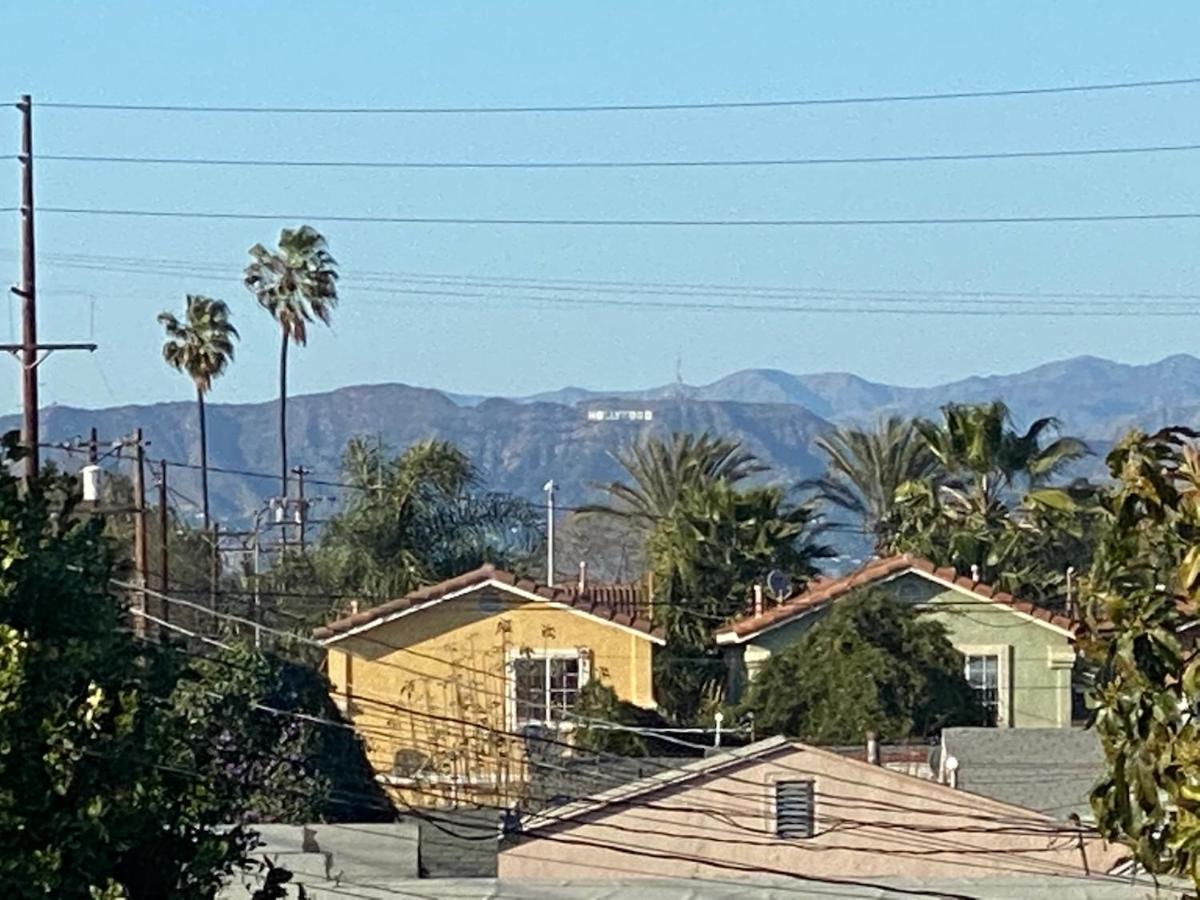 Private In Angeles With Wifi, Tv, And View Of Hollywood Sign & Shared Kitchen Séjour chez l'habitant Los Angeles